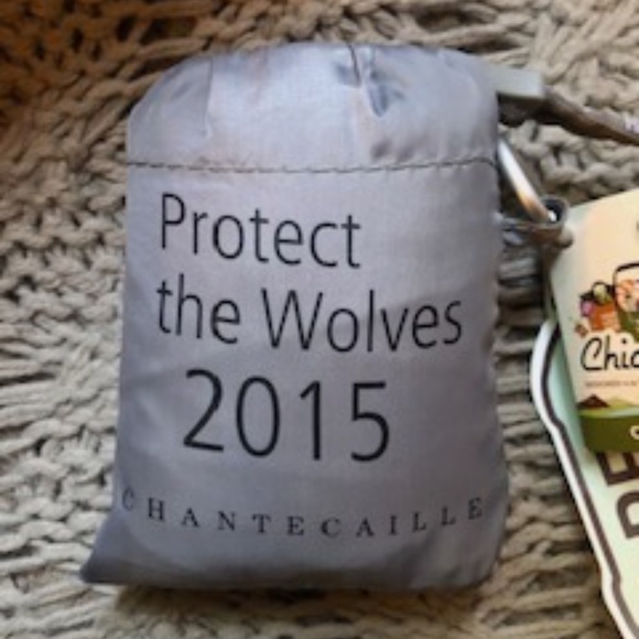 *HOST PICK* ChicoBag Protect the Wolves Chantecaille rePETe Bag *NEW* - Picture 2 of 8